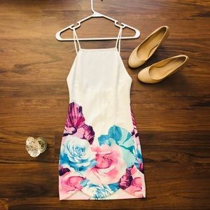 ✅ Cute White & Floral Bottom Fitted Dress- Small
